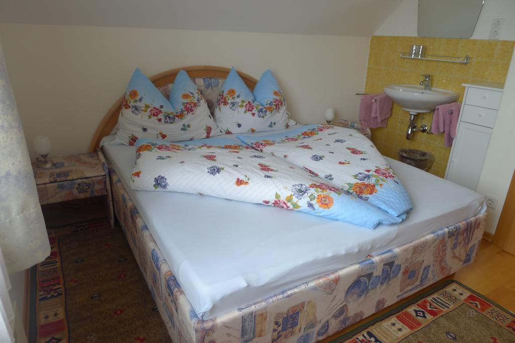 Ferienwohnung Kusternik Velden am Woerthersee Room photo
