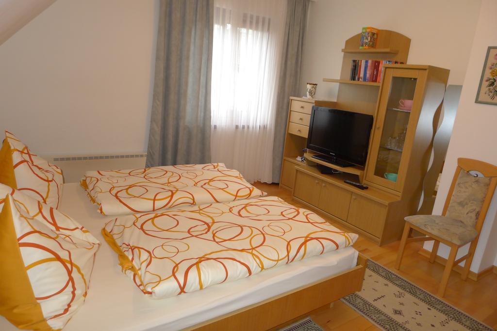 Ferienwohnung Kusternik Velden am Woerthersee Room photo